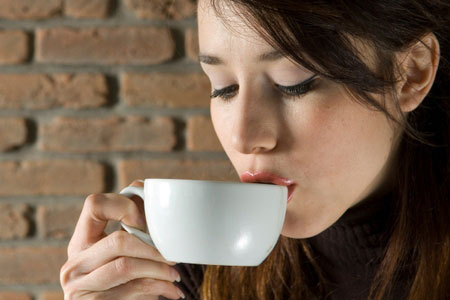 Hãy thay mỹ phẩm đắt tiền bằng… cà phê! Hãy thay mỹ phẩm đắt tiền bằng… cà phê!