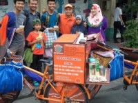 Câu chuyện cảm động của Giám đốc đạp xe dạo bán cà phê Câu chuyện cảm động của Giám đốc đạp xe dạo bán cà phê